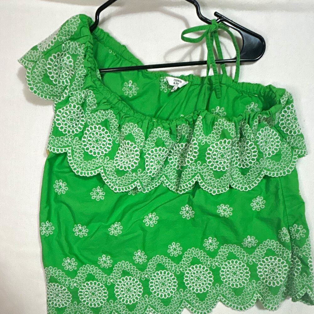 Crown & Ivy Women's Green One Shoulder Embroidered Scallop Blouse Size M